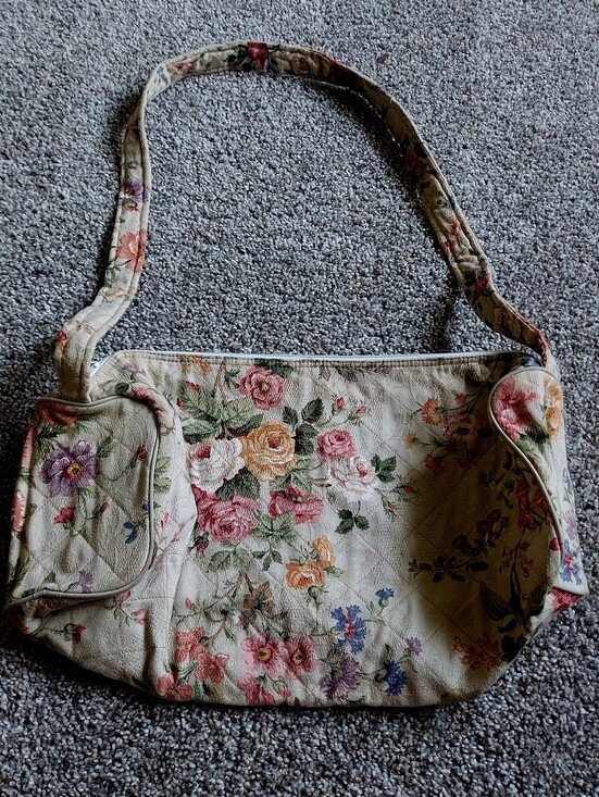 Handbags - Floral Quilted Shoulder Bag in Cream